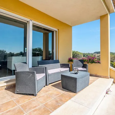 Holiday home Casa Familiar Con Piscina Llica d'Amunt